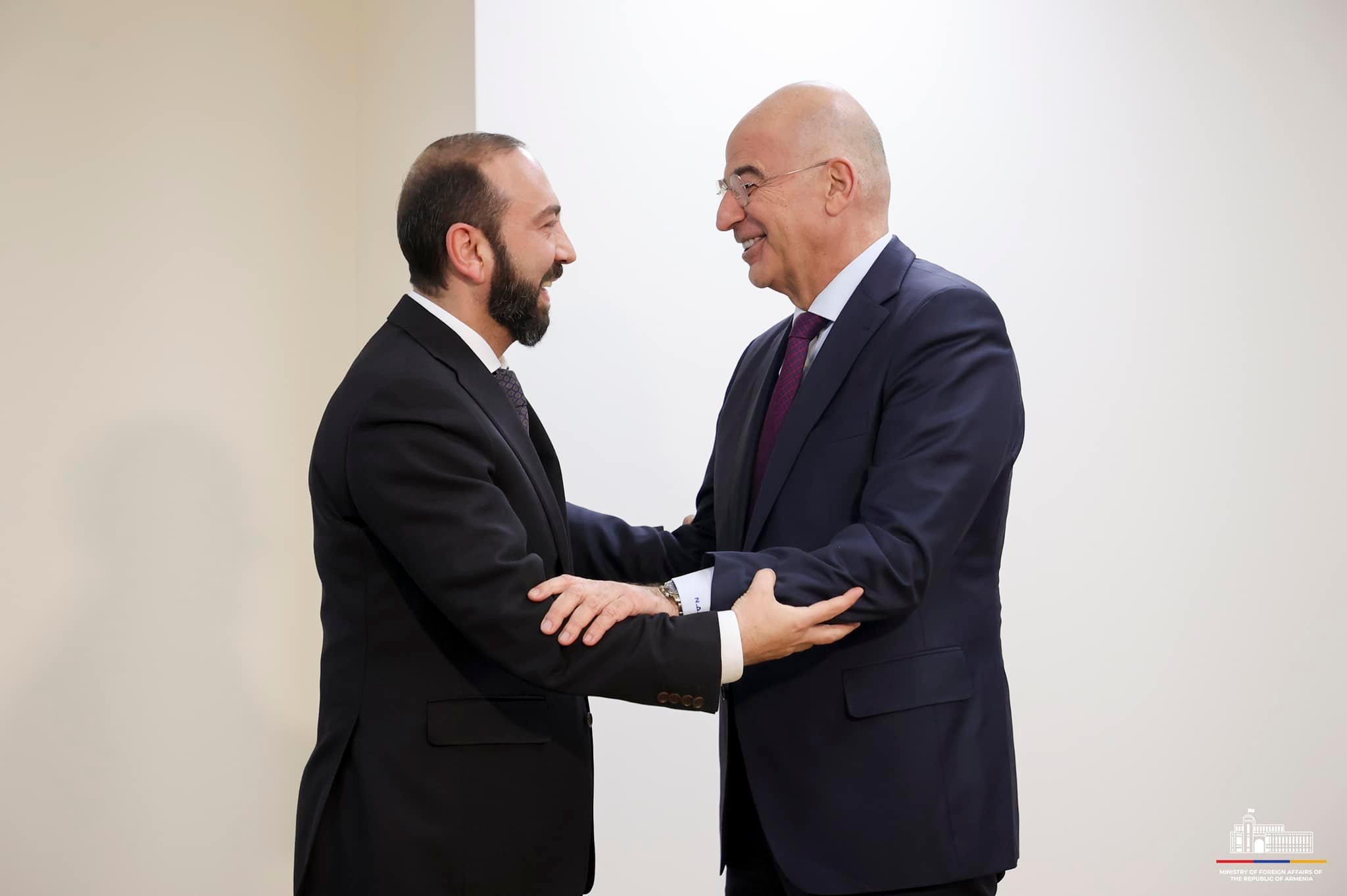 Արարատ Միրզոյանը հանդիպել է պաշտոնական այցով Հայաստանում գտնվող Հունաստանի պաշտպանության նախարարի հետ