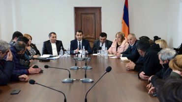 Կարեն Սարգսյանը հանդիպում է անցկացրել ԼՂ-ից բռնի տեղահանված բնակչության հետ
