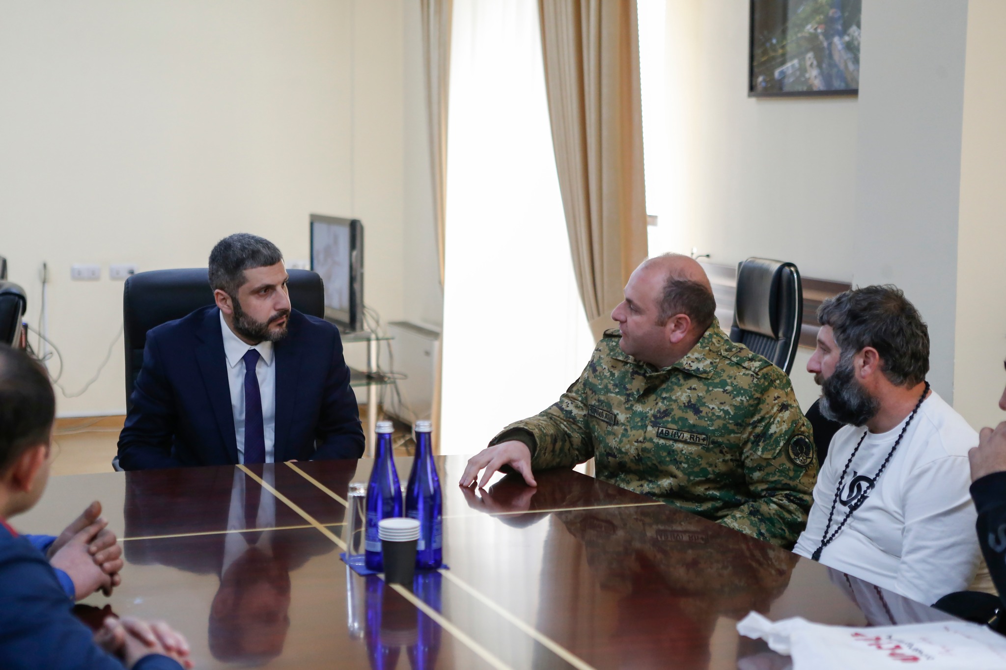 Լվովյան փողոցում վաղը նախատեսված ապամոնտաժման աշխատանքները կդադարեցվեն. Փամբուխչյանը հանդիպել է փողոցի բնակիչների հետ