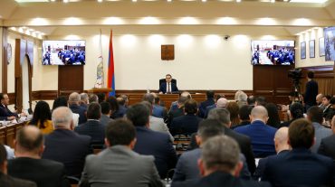 Երևանյան հուշարձաններին ու ճարտարապետական նշանակություն ունեցող շենքերին հարակից սրճարաններն ու նմանատիպ այլ կառույցները կապամոնտաժվեն