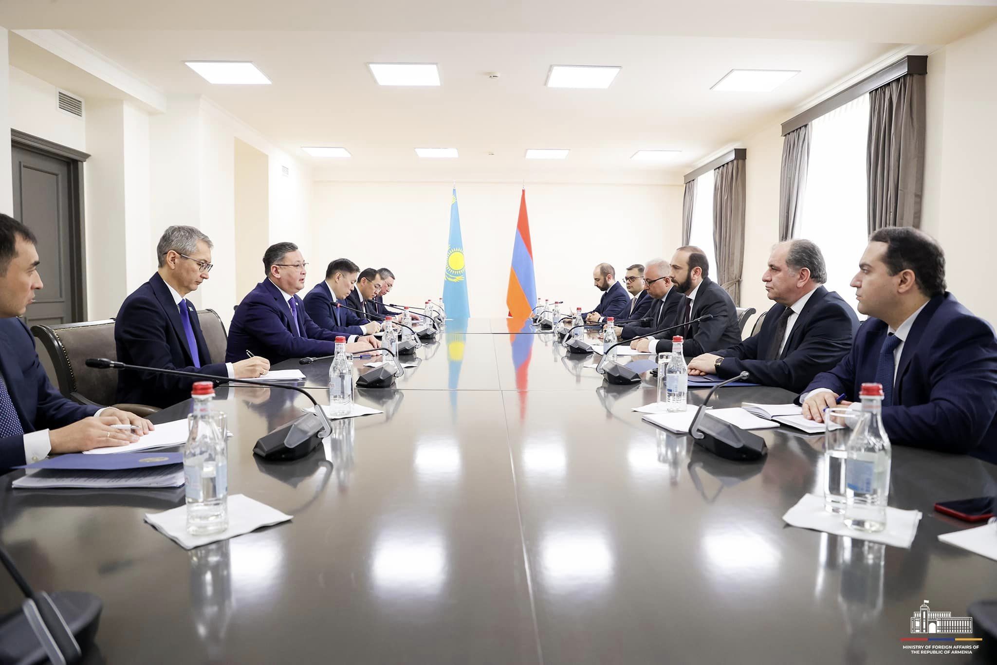 Ընթանում է Հայաստանի և Ղազախստանի արտաքին գործերի նախարարների ընդլայնված կազմով հանդիպումը
