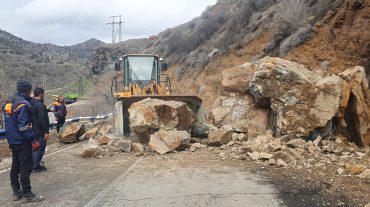 Մ-2 ավտոճանապարհից դեպի Ջերմուկ քաղաք տանող ճանապարհահատվածին տեղի է ունեցել քարաթափում