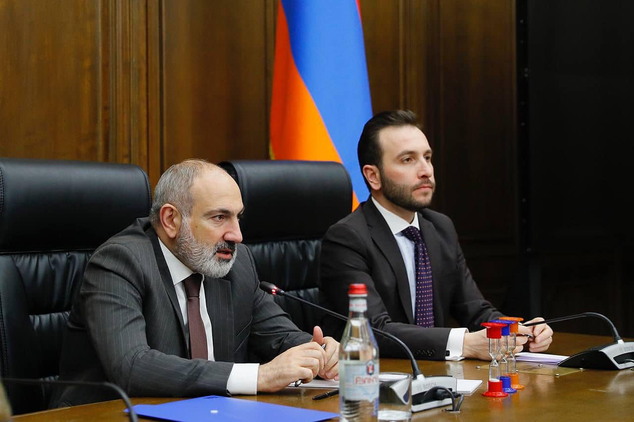 Նիկոլ Փաշինյանը ԱԺ-ում հանդիպել է ՀՀ ԱԺ «Քաղաքացիական պայմանագիր» խմբակցության հետ