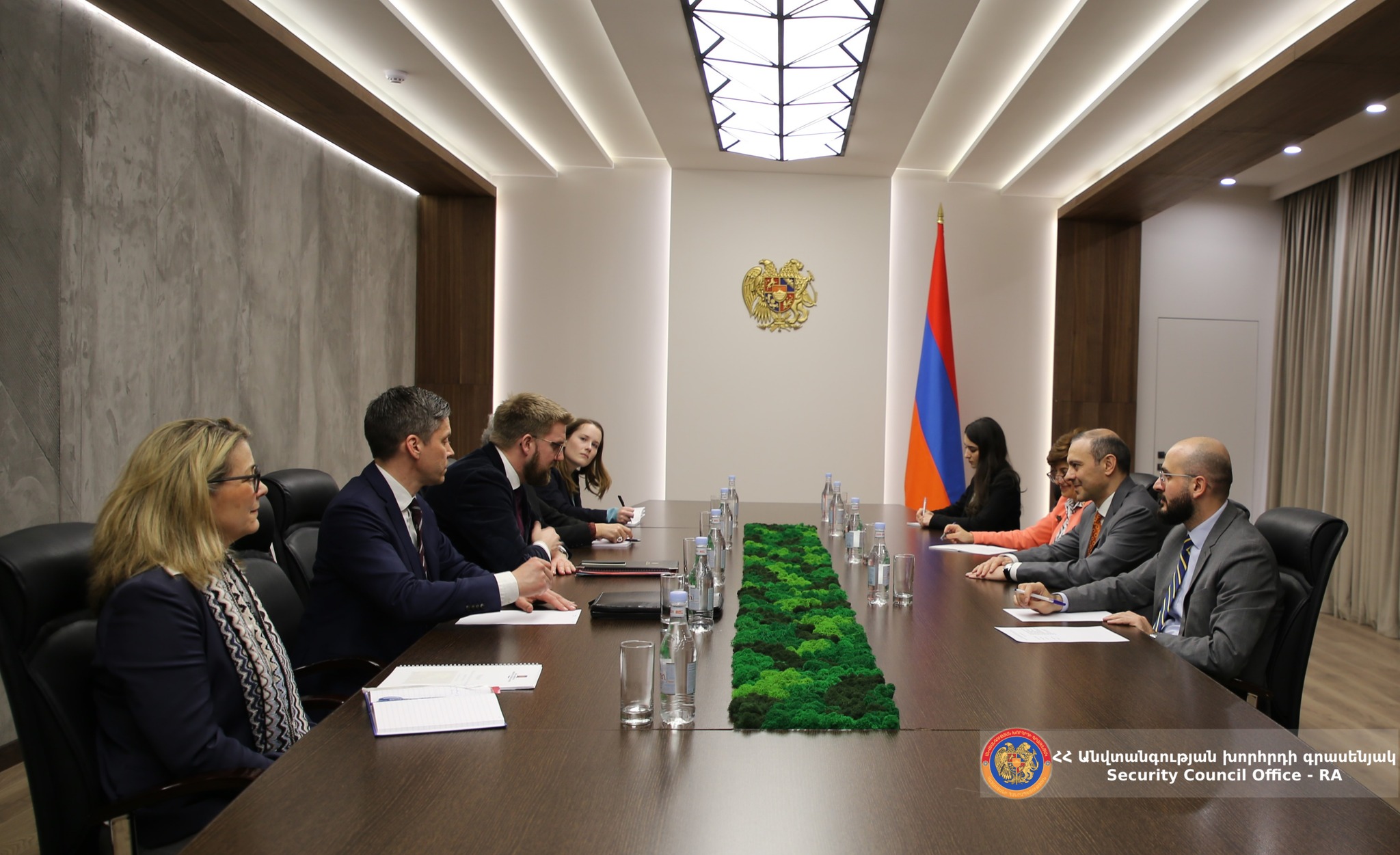 ԱԽ քարտուղարը հանդիպել է Նորվեգիայի ԱԳ նախարարության պետքարտուղարի հետ