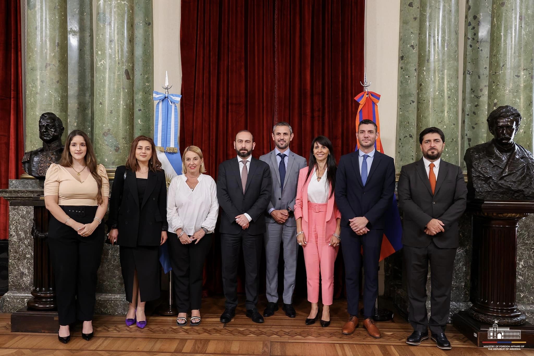 ՀՀ ԱԳ նախարարը հանդիպել է Արգենտինայի Պատգամավորների պալատի նախագահի հետ