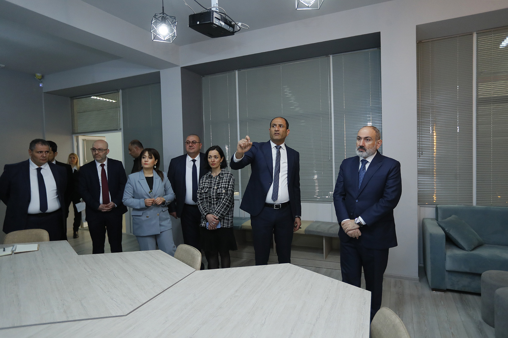 Վարչապետը ծանոթացել է ՀՊՏՀ Գումրիի մասնաճյուղի նորարական ծրագրերին և հանդես եկել «Տնտեսական զարգացումը որպես պետական շահ» թեմայով դասախոսությամբ