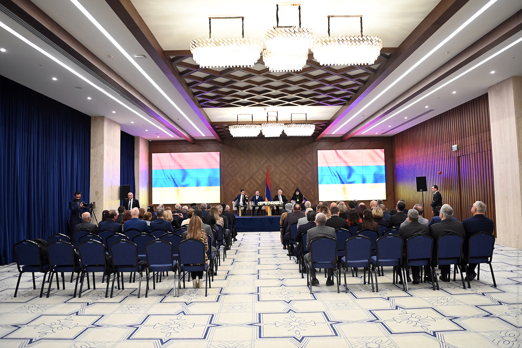 Վահագն Խաչատուրյանն Էրբիլում հանդիպել է հայկական համայնքի ներկայացուցիչների հետ