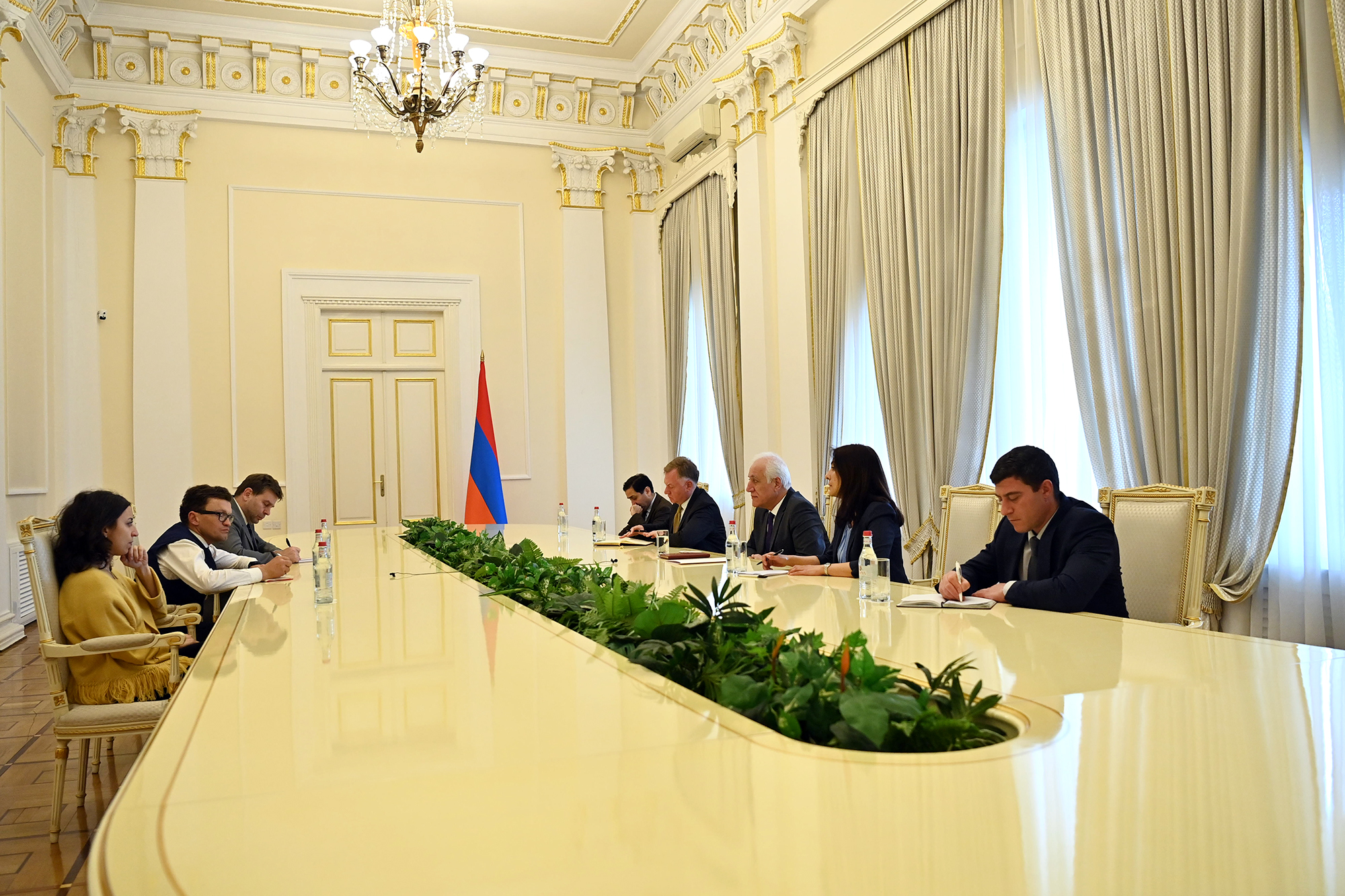 Նախագահն ընդունել է ֆրանսիացի մտավորականների
