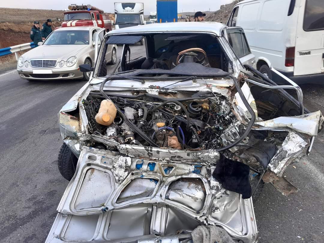 ՆԳՆ փրկարար ծառայությունը տեղեկություններ է հայտնել Եղվարդ-Աշտարակ ավտոճանապարհին տեղի ունեցած խոշոր վթարից տուժածների վիճակի մասին
