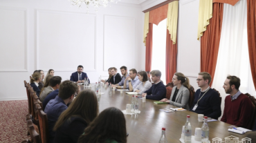 Սարգիս Խանդանյանը հանդիպել է Կոնրադ Ադենաուեր հիմնադրամի կրթաթոշակառու միջազգային ուսանողական խմբի հետ