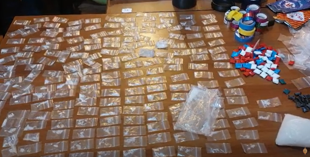 ՔՈԳՎ ծառայողները բացահայտել են ապօրինի թմրաշրջանառության դեպք. տղամարդն ու կինը ձերբակալվել են