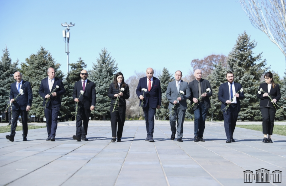 Վրացի խորհրդարանականներն այցելել են Ծիծեռնակաբերդի հուշահամալիր