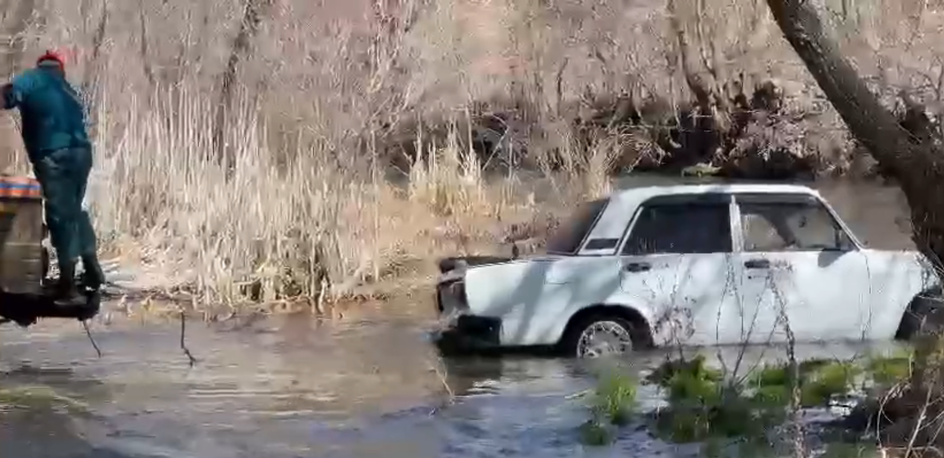 Փրկարարները դուրս են բերել ավտոմեքենան Արփա գետից