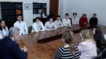 Դուք եք մեր մշակույթի այսօրվա հիմնասյունը. Դանիել Դանիելյանը հանդիպել է բալետի արտիստներին և մեներգիչներին