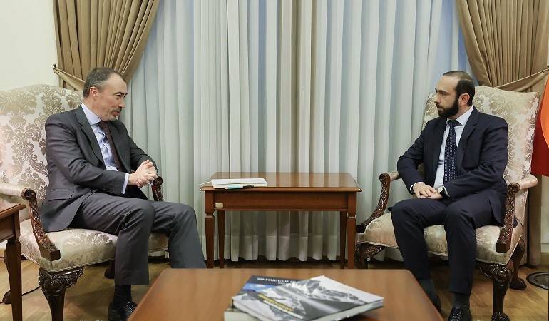 Արարատ Միրզոյանը հանդիպել է ԵՄ հատուկ ներկայացուցչի հետ