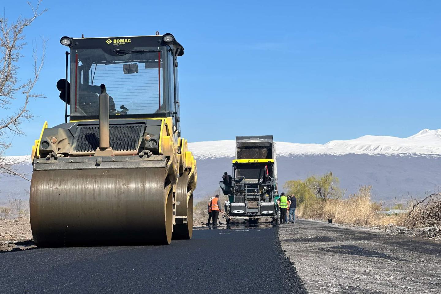 Հիմնանորոգվում է Արմավիրի մարզի Ծիածան‚ Աղավնատուն-Լեռնամերձ բնակավայրերն իրար կապող ավելի քան 7 կմ-ոց ճանապարհահատվածը