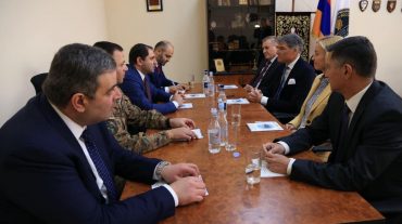 Սուրեն Պապիկյանը Սարգիս Իզմիրլյանին ներկայացրել է ՀՀ զինված ուժերում բարեփոխումների ընթացքը