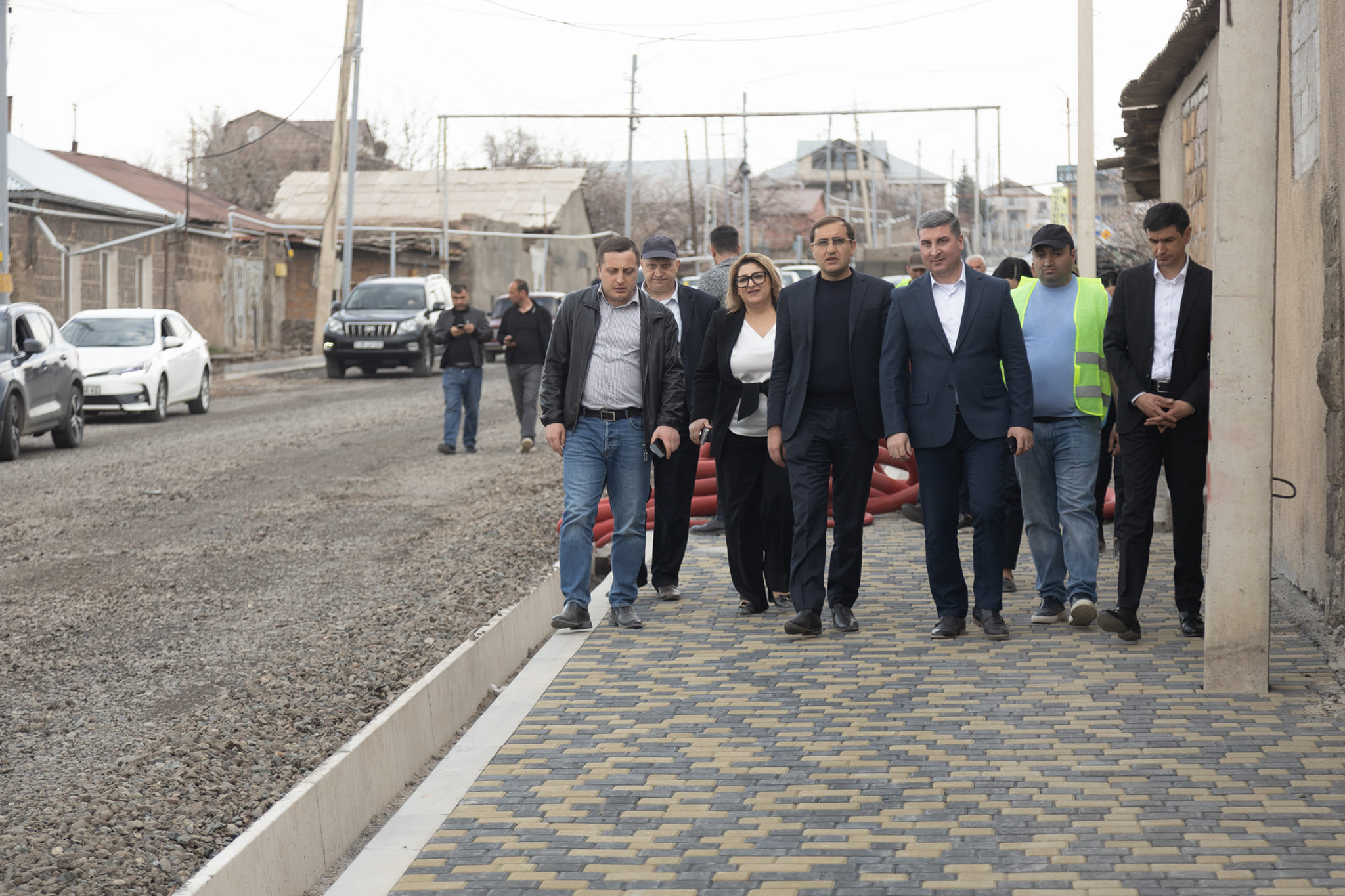 Գնել Սանոսյանը գործընկերների հետ այցելել է Մ-3 միջպետական ճանապարհի՝ Աշտարակ քաղաքով անցնող հիմնանորոգվող հատված