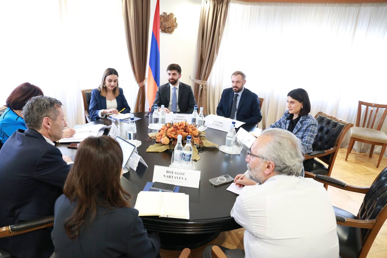 Գևորգ Պապոյանն ընդունել է Ռայմունդ Յելեի գլխավորած պատվիրակությանը