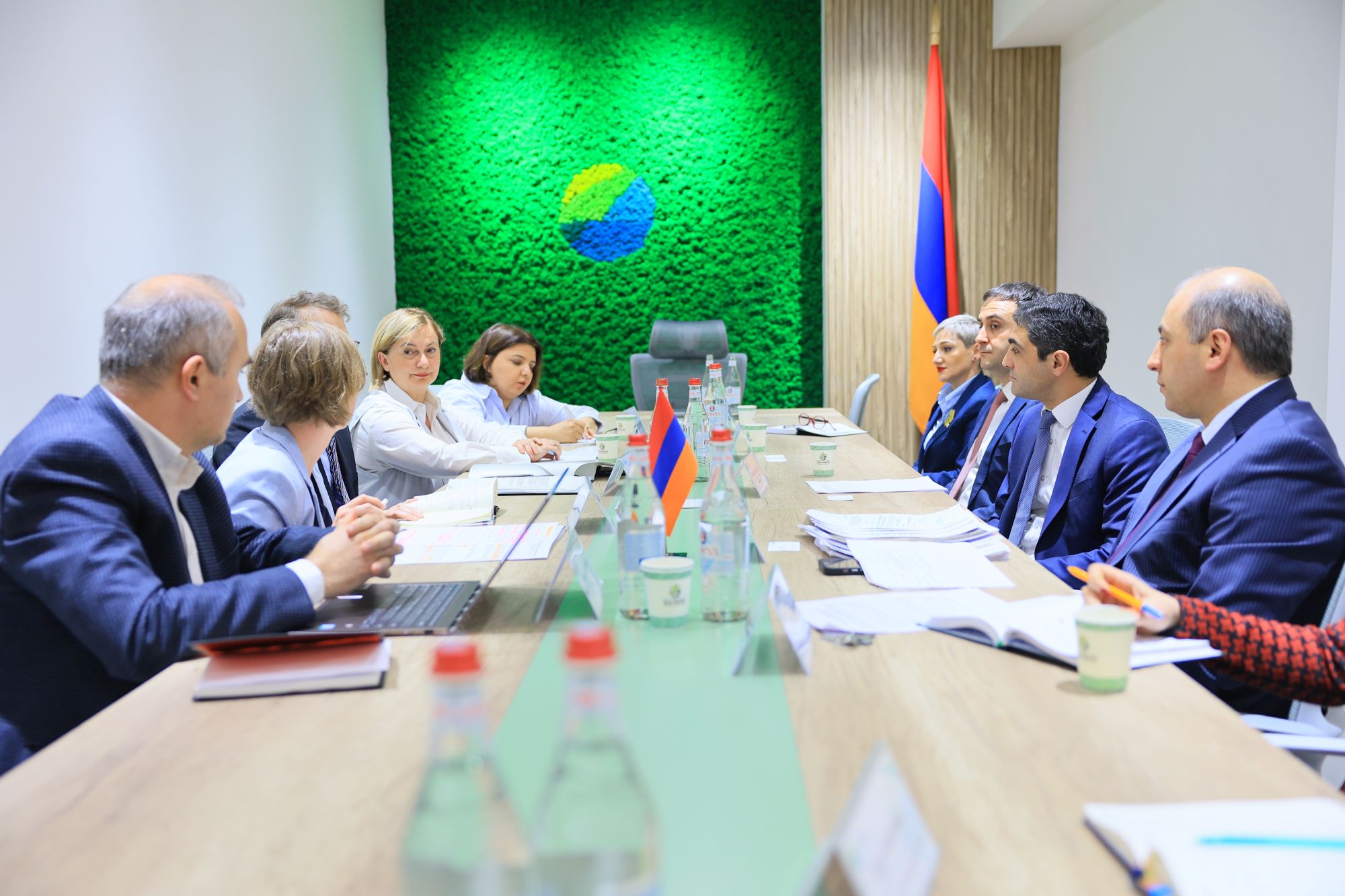 Շրջակա միջավայրի նախարարն ընդունել է Վերականգնման վարկերի բանկի պատվիրակությանը