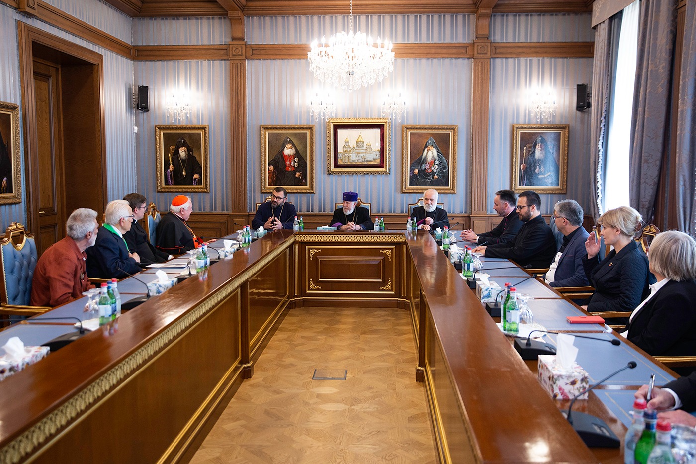 Ամենայն Հայոց Կաթողիկոսն ընդունել է Մարսելի արքեպիսկոպոսին