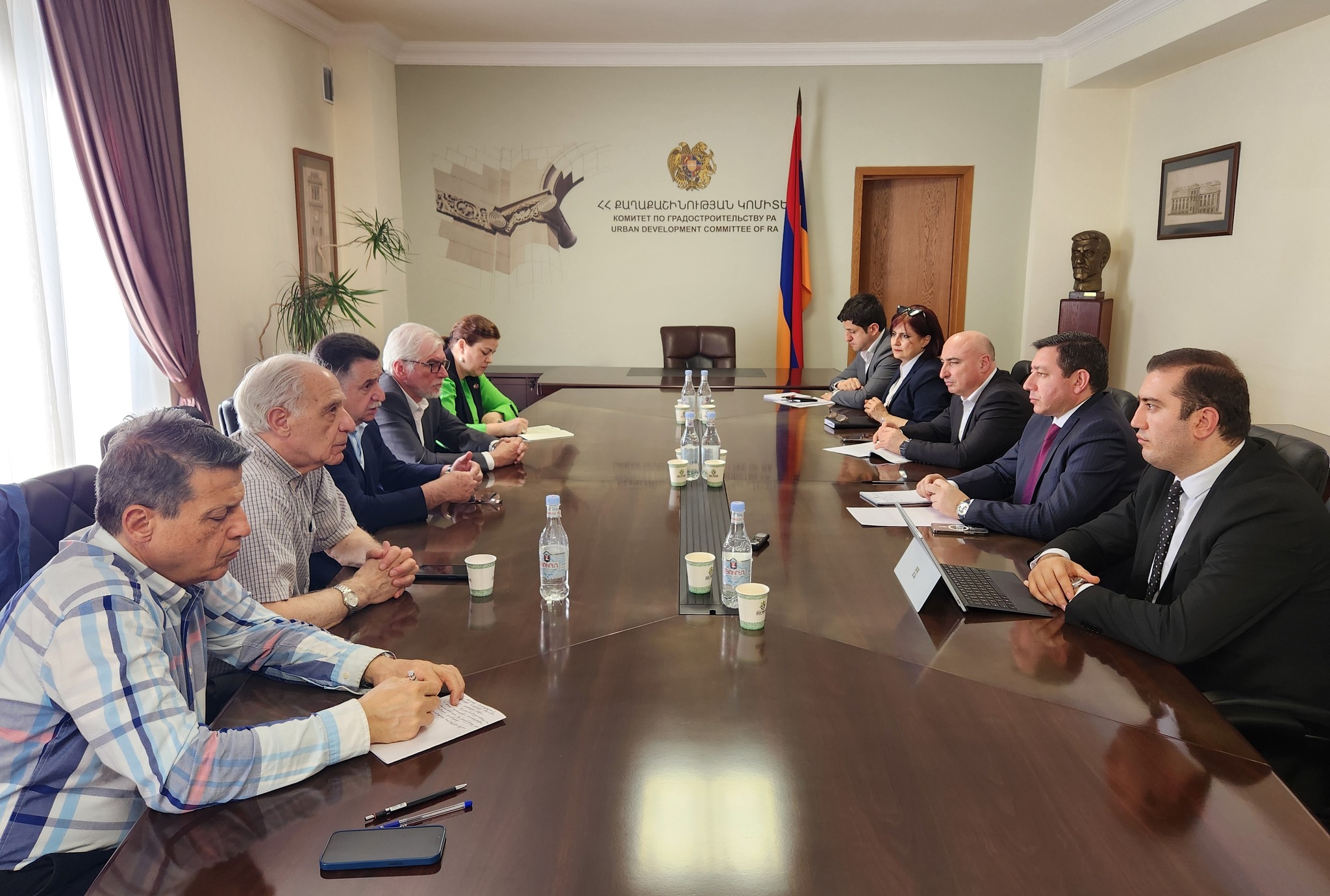 Քաղաքաշինության կոմիտեի նախագահը հանդիպել է Հայաստանի ճարտարապետների պալատի խորհրդի անդամների հետ
