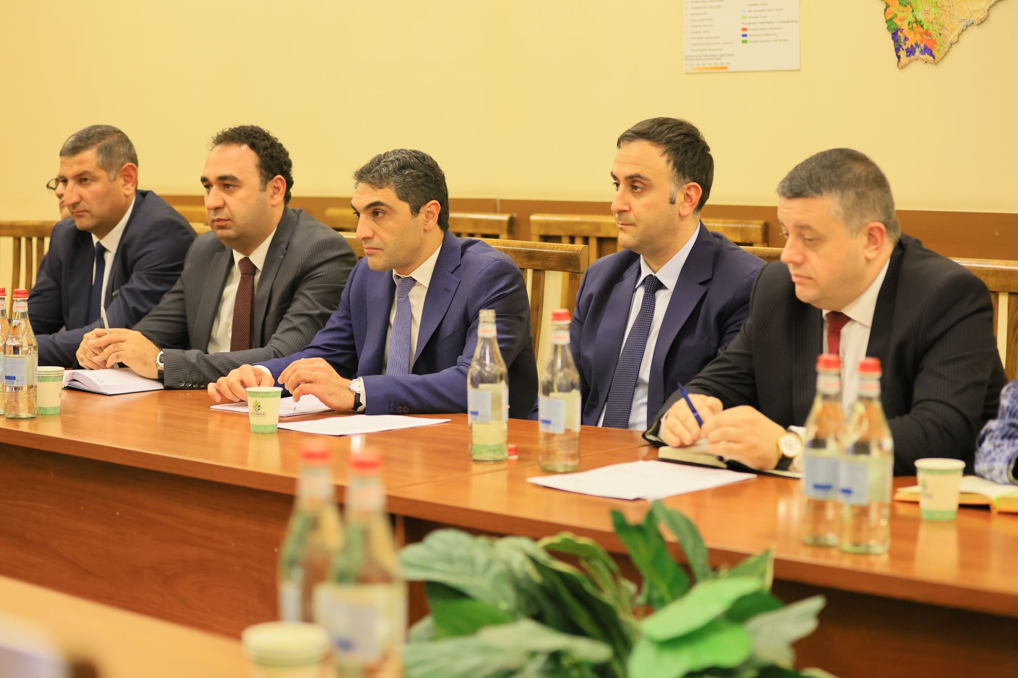 Շրջակա միջավայրի նախարարն ընդունել է Հայաստանում Պարենի և գյուղատնտեսության կազմակերպության ներկայացուցիչ Ռայմունդ Յելեի գլխավորած պատվիրակությանը