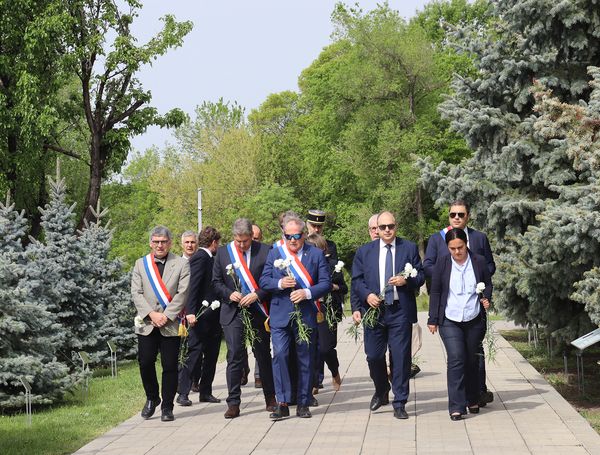 Ֆրանսիայի Սենատի Ֆրանսիա-Հայաստան բարեկամական խումբն այցելել է Հայոց ցեղասպանության հուշահամալիր