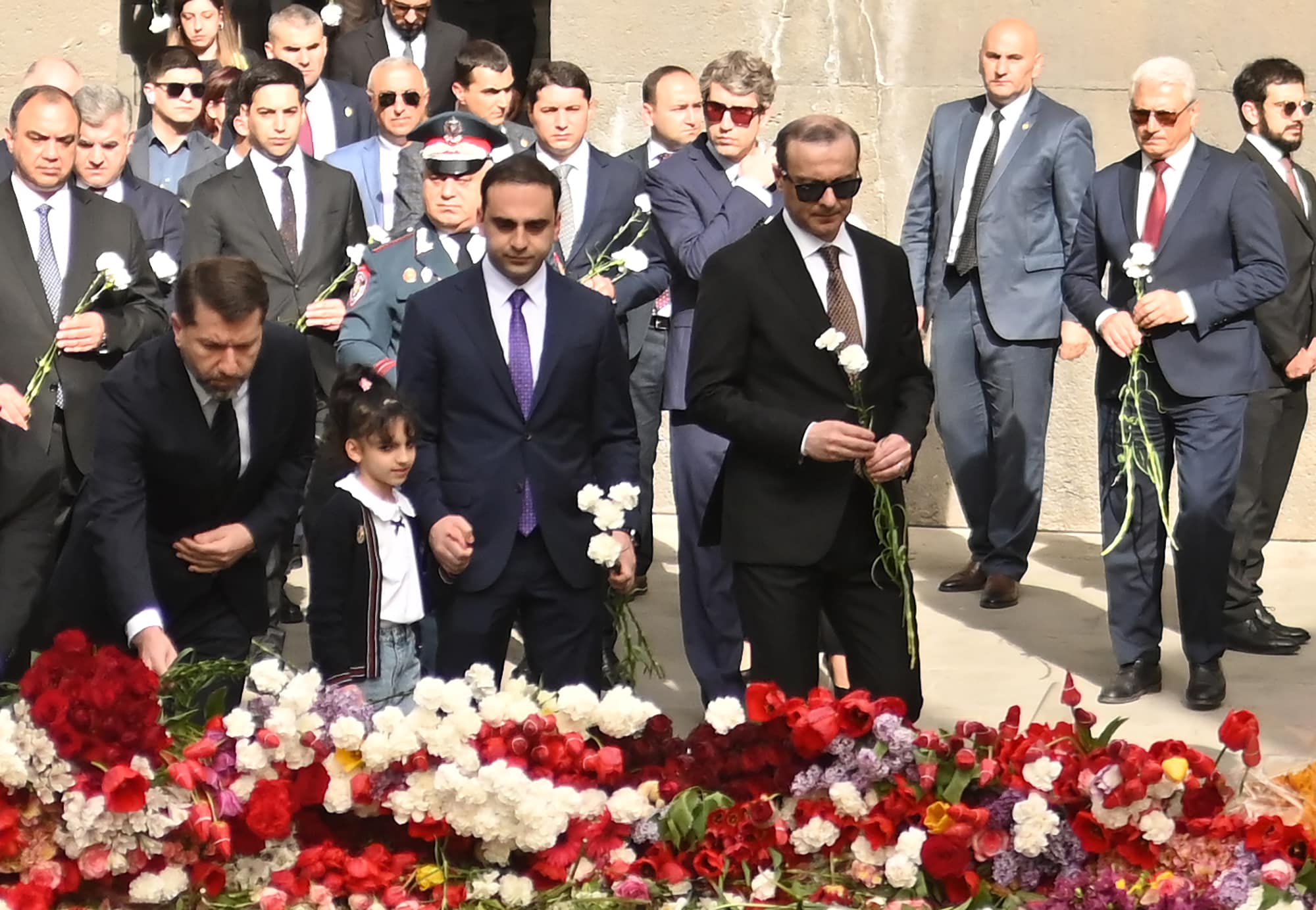 Այսօր Հայոց ցեղասպանության զոհերի հուշահամալիր այցելեցի դստերս՝ Սոֆիի հետ, ում ծննդյան տարեդարձն է. Տիգրան Ավինյան