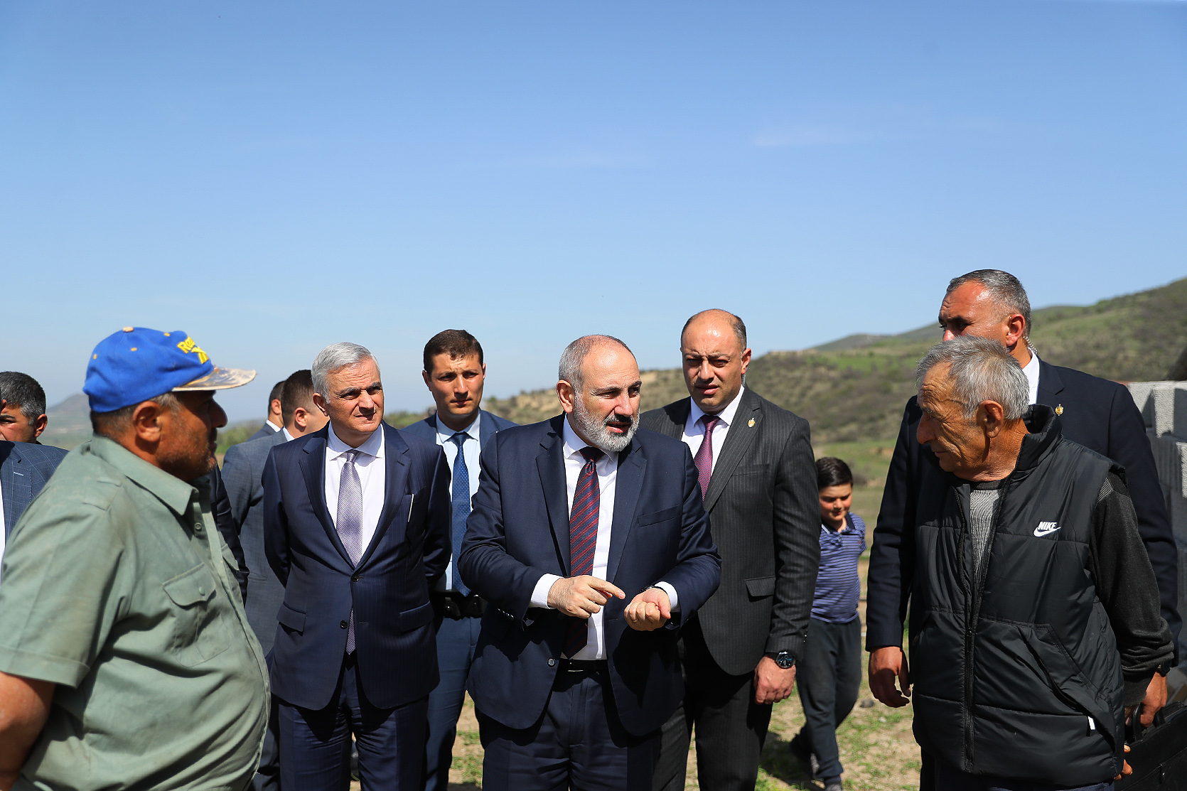 Վարչապետն այցելել է Ոսկեպար, Կիրանց և Բերքաբեր բնակավայրեր