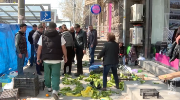 Փողոցային անօրինական առևտրով զբաղվող մի քանի տնտեսվարողների նկատմամբ արդեն երկրորդ անգամ արձանագրություն է կազմվել՝ 200 հազար դրամի չափով