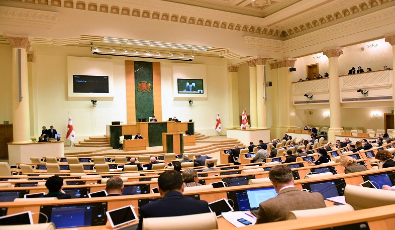Վրաստանի խորհրդարանը շարունակել է օտարերկրյա գործակալների մասին օրինագծի քննարկումը