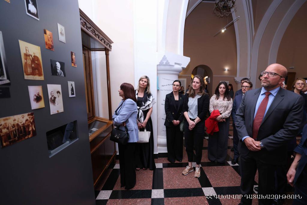 Գլխավոր դատախազի հրավերով եվրոպական շուրջ տասը պետություններից և միջազգային կազմակերպություններից Հայաստան ժամանած պատվիրակներն այցելել են Մատենադարան