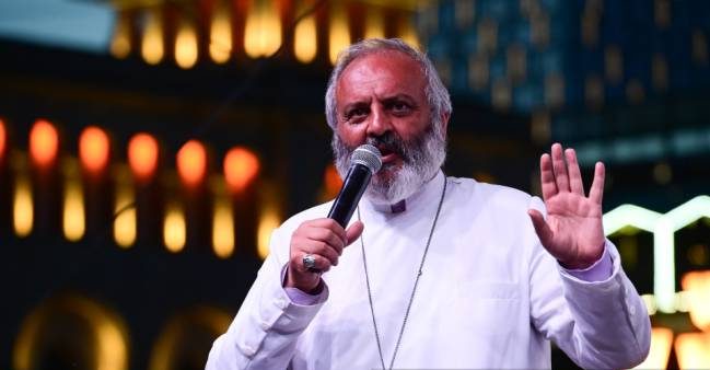 Բագրատ արքեպիսկոպոս Գալստանյանը կաթողիկոսին խնդրել է սառեցնել իր հոգևոր ծառայությունը. մանրամասներ հանրահավաքից