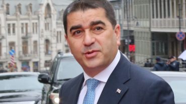 Վրաստանի խորհրդարանի խոսնակը մտադիր է երկրի նախագահի փոխարեն ստորագրել «Օտարերկրյա ազդեցության թափանցիկության մասին» օրենքը