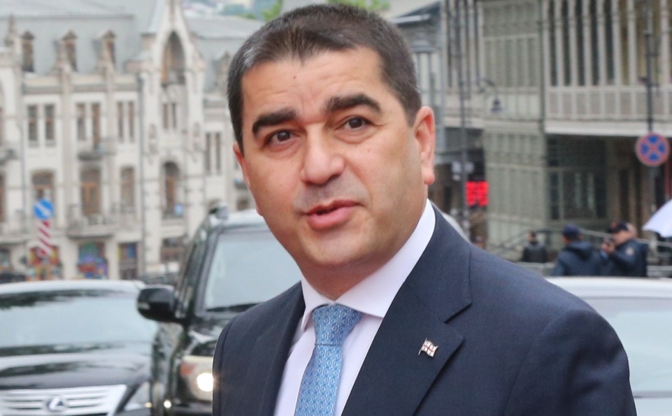 Վրաստանի խորհրդարանի խոսնակը մտադիր է երկրի նախագահի փոխարեն ստորագրել «Օտարերկրյա ազդեցության թափանցիկության մասին» օրենքը