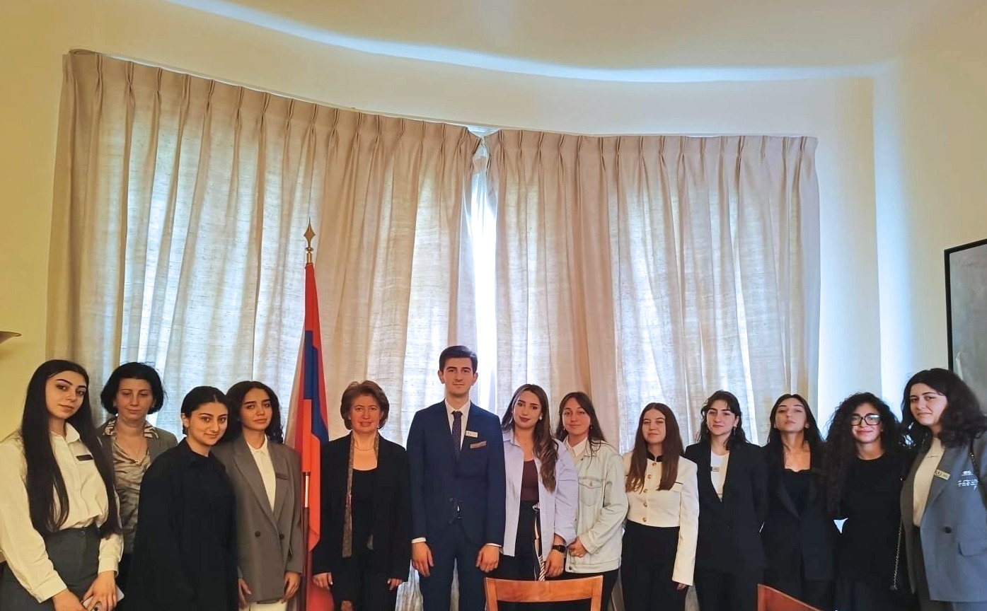 Ֆրանսիայում ՀՀ դեսպանն ընդունել է Հայաստանից ժամանած աշակերտներին և ուսանողներին