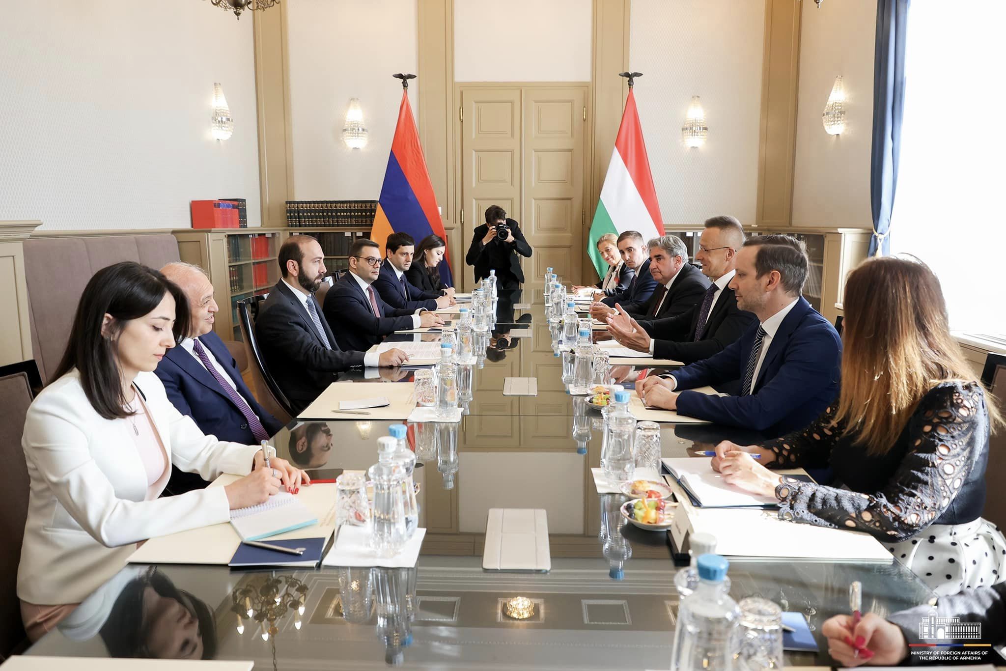 Բուդապեշտում ընթանում է Հայաստանի և Հունգարիայի ԱԳ նախարարների՝ ընդլայնված կազմով հանդիպումը