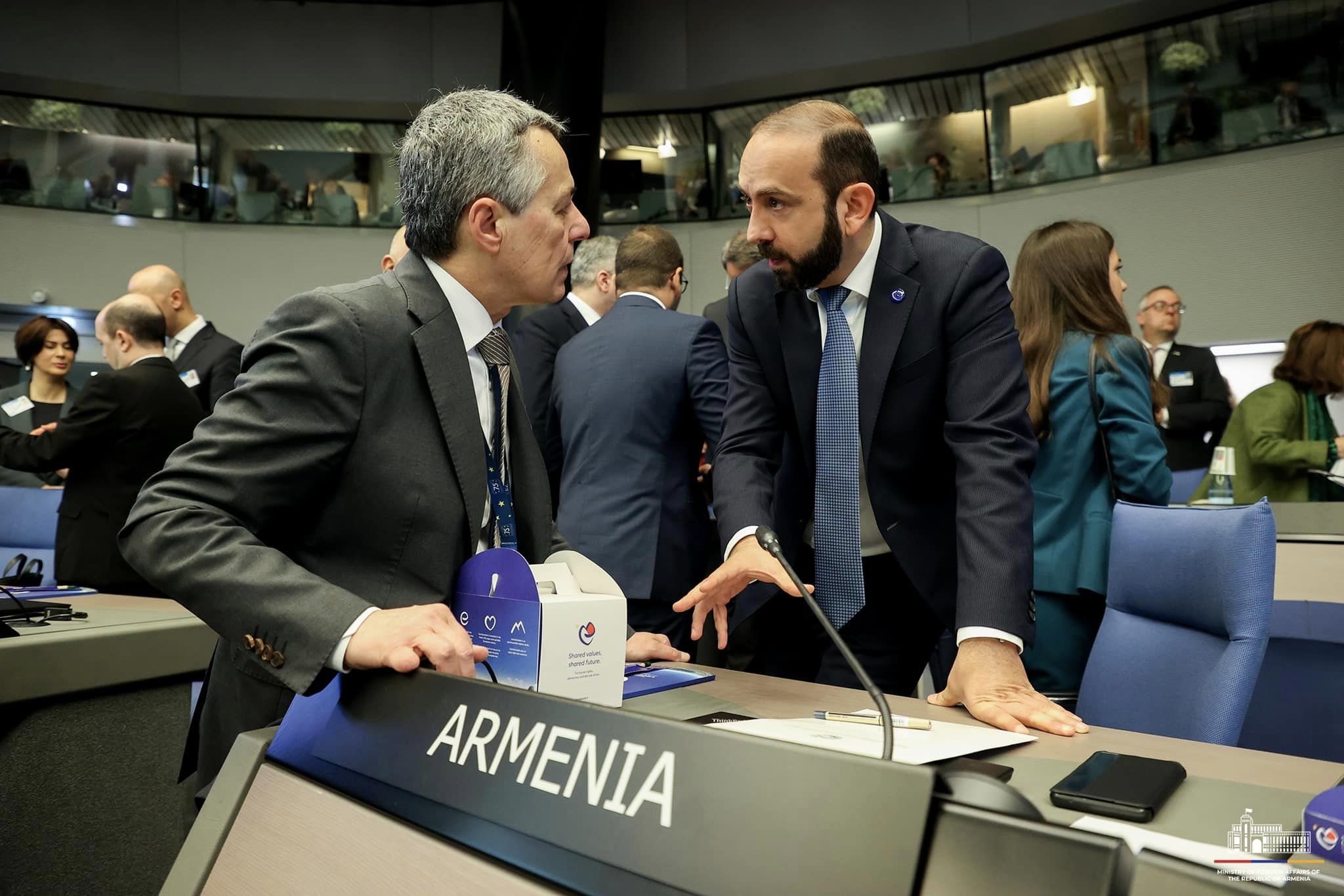 Արարատ Միրզոյանը մտքեր է փոխանակել Շվեյցարիայի ԱԳ նախարարի հետ