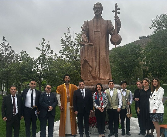Աշխաբադում բացվել է Սայաթ-Նովայի արձանը