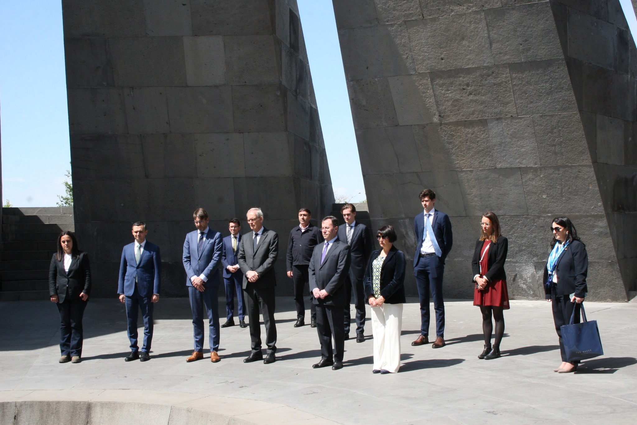 Նիդերլանդների Թագավորության ֆինանսների նախարար Սթիվեն Վան Վեյենբերգն այցելել է Հայոց ցեղասպանության հուշահամալիր