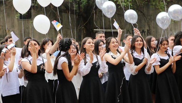 Յուրաքանչյուր իրավիճակում առաջնորդվեք մարդկային բարձր արժեքներով․ նախարարի շնորհավորանքը՝ վերջին դասի կապակցությամբ