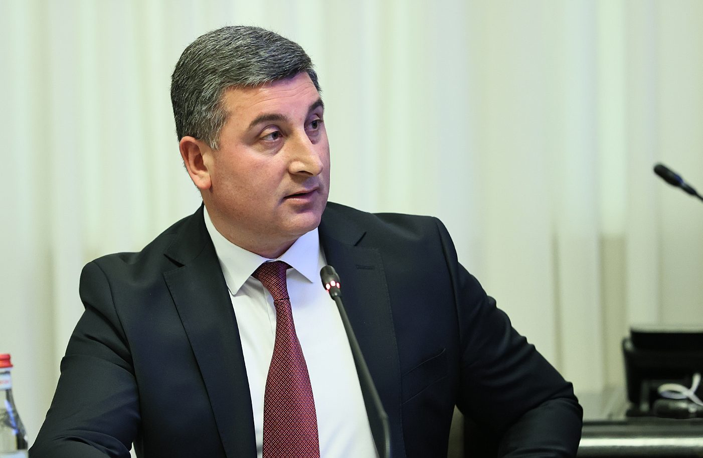 Մ4 ճանապարհն ունի 10 վնասված հատված, որոնցից հատկապես 5-ը բավականին խոշոր են․ Սանոսյան