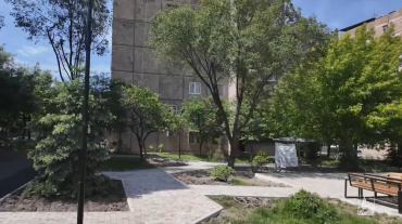 Ավան վարչական շրջանում շարունակվում են բնակելի շենքերի հարակից տարածքների բարեկարգման և կանաչապատման աշխատանքները