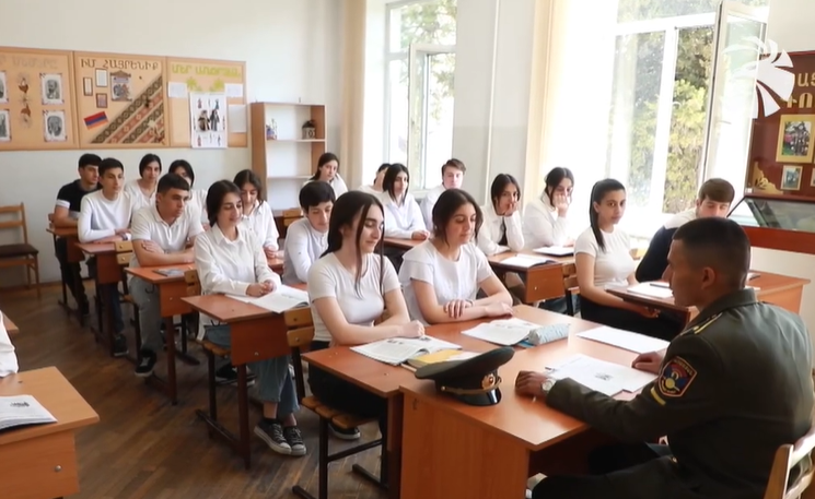 Դպրոցականները ծանոթացել են ռազմական ակադեմիայի հնարավորություններին. ՊՆ