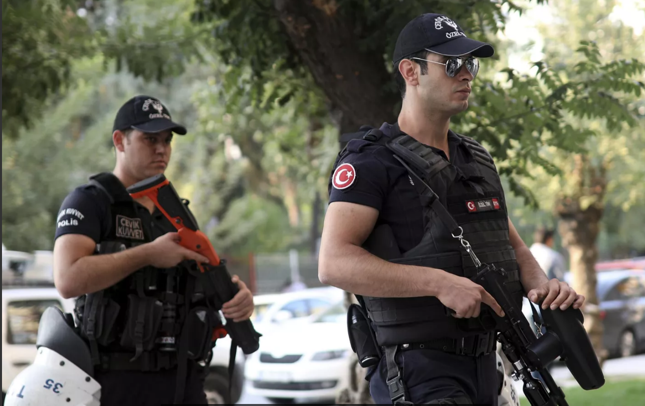 Oտարերկրացիները փորձել են մաքսանենգ ճանապարհով Թուրքիա տեղափոխել 73 կիլոգրամ ոսկի