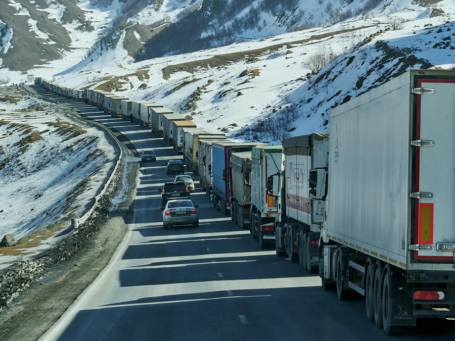 Լարսը բոլոր տեսակի տրանսպորտային միջոցների համար բաց է