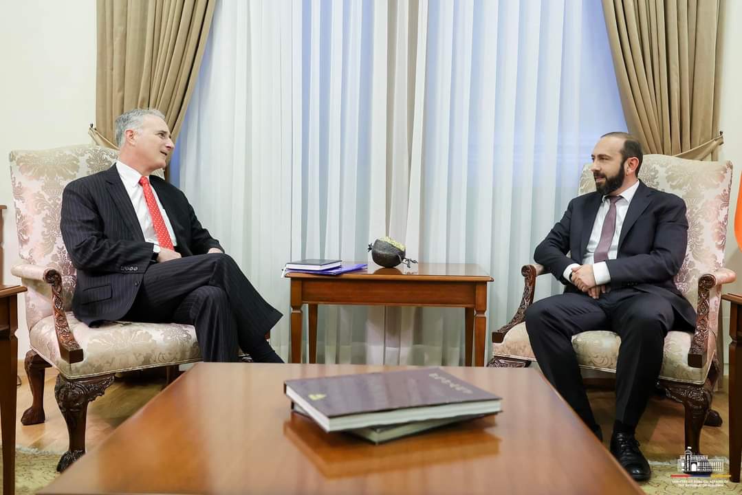 Արարատ Միրզոյանը հանդիպել է Լուիս Բոնոյի հետ