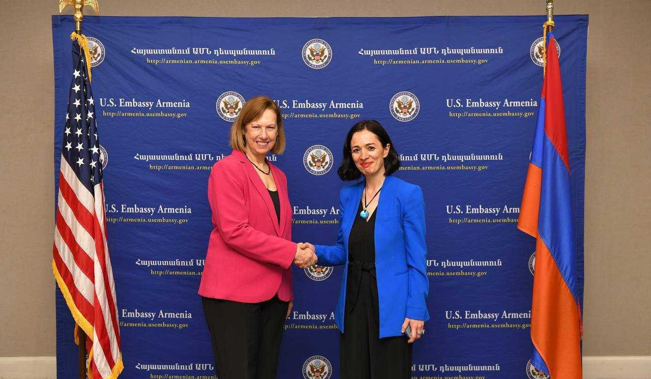 Ուսումնական փոխանակումների շրջանավարտները կենսական դերակատարում ունեն երկրում ժողովրդավարության զարգացման հարցում. ԱՄՆ դեսպան