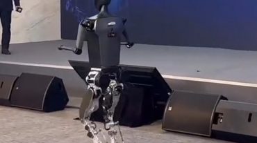 Չինաստանում ներկայացվել է առաջին մարդանման էլեկտրական ռոբոտը